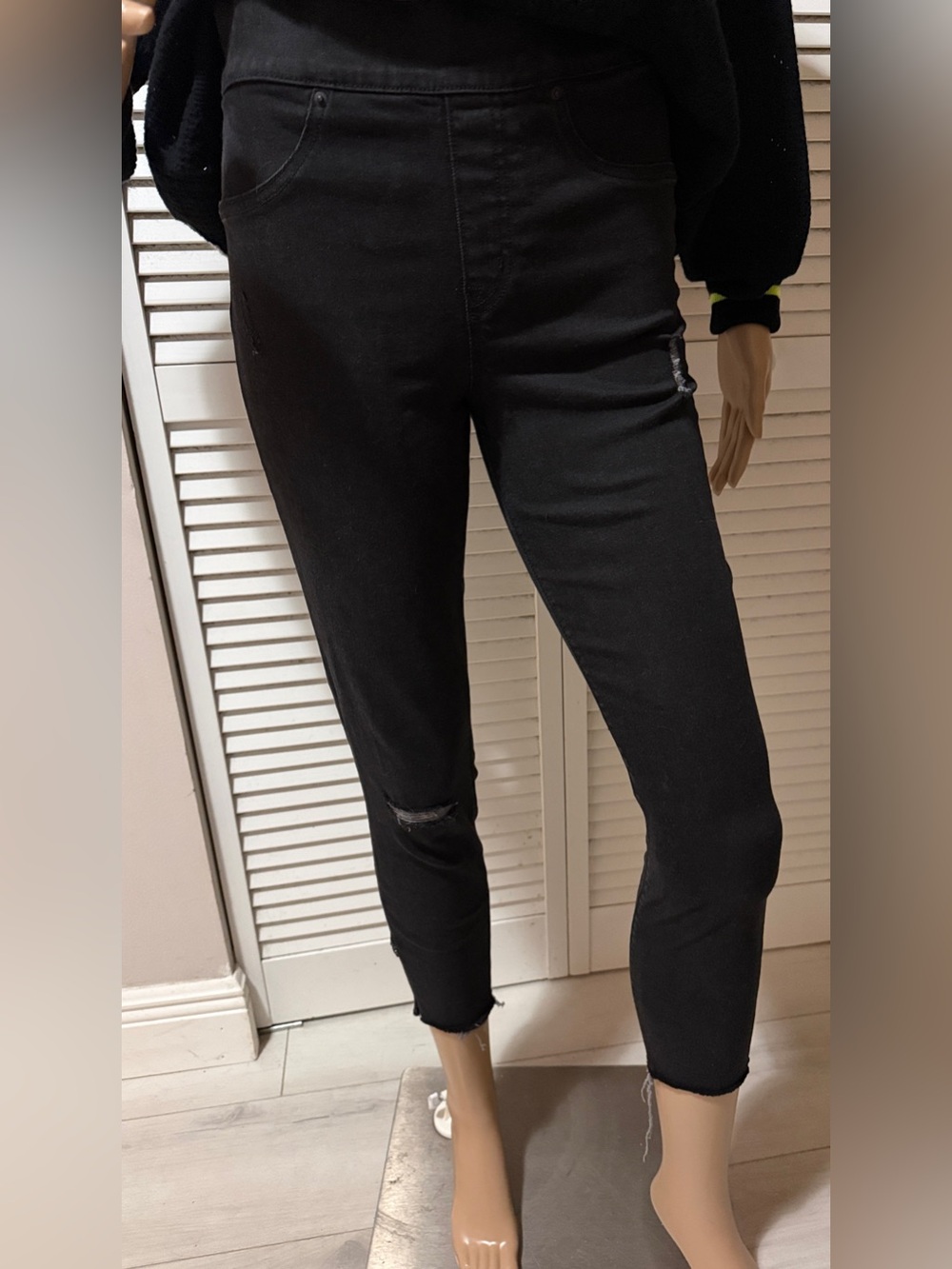 SPANX Distressed Black Skinny Jeans | Size Small